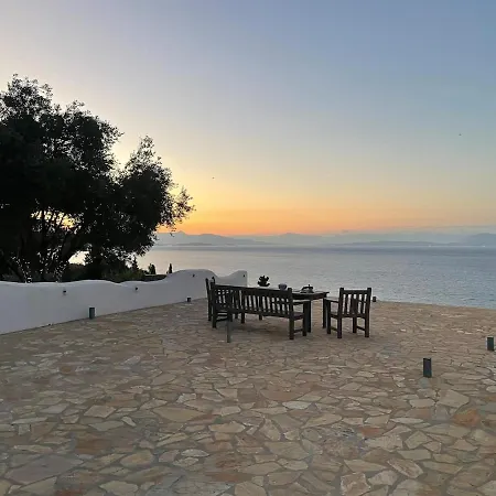 Sunrise Apartment, Stunning Sea And Mountain View Chlomós