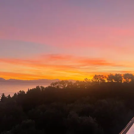 Lägenhet Sunrise Apartment, Stunning Sea And Mountain View