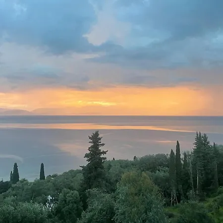 Lägenhet Sunrise Apartment, Stunning Sea And Mountain View Chlomos