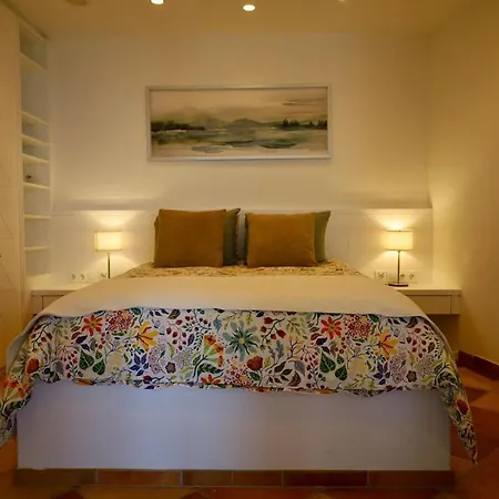 Sunrise Apartment, Stunning Sea And Mountain View *
