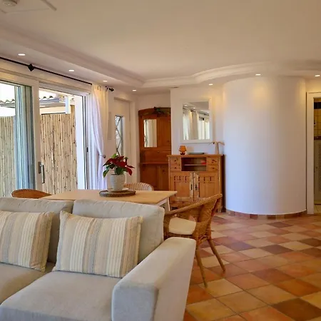 Sunrise Apartment, Stunning Sea And Mountain View Chlomós