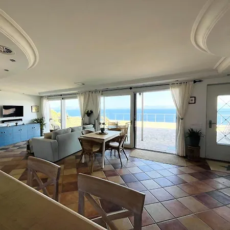 Sunrise Apartment, Stunning Sea And Mountain View アパート *