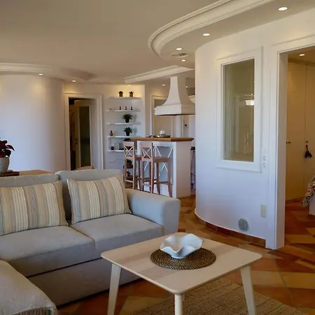 Sunrise Apartment, Stunning Sea And Mountain View * Chlomós