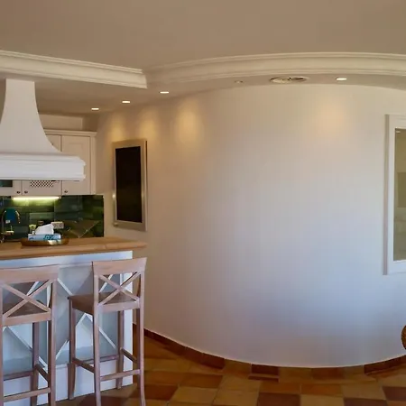 Sunrise Apartment, Stunning Sea And Mountain View Apartamento Chlomos