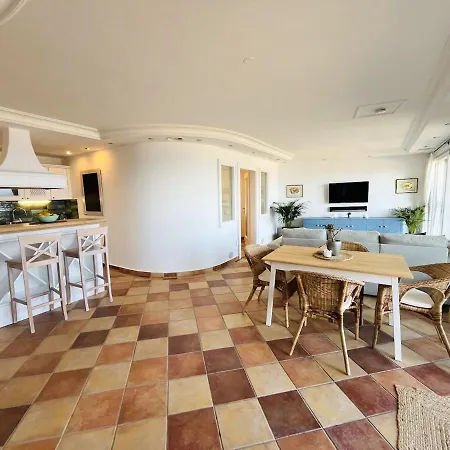 Apartamento Sunrise Apartment, Stunning Sea And Mountain View