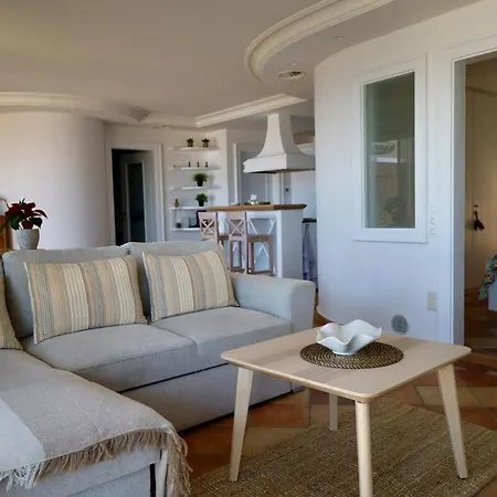Sunrise Apartment, Stunning Sea And Mountain View Apartamento Chlomos